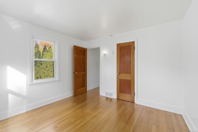 21 Stonington Road, Norwich, CT 06360