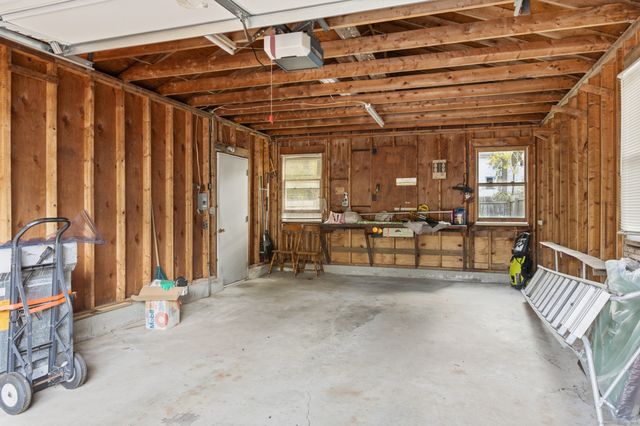 21 Stonington Road, Norwich, CT 06360