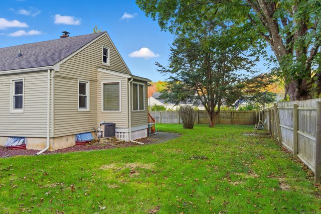 21 Stonington Road, Norwich, CT 06360