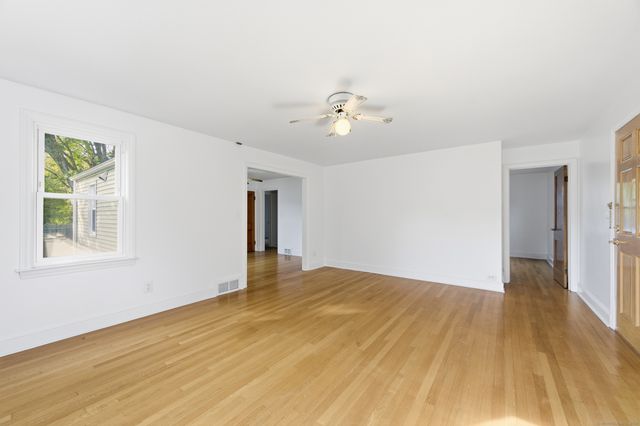 21 Stonington Road, Norwich, CT 06360