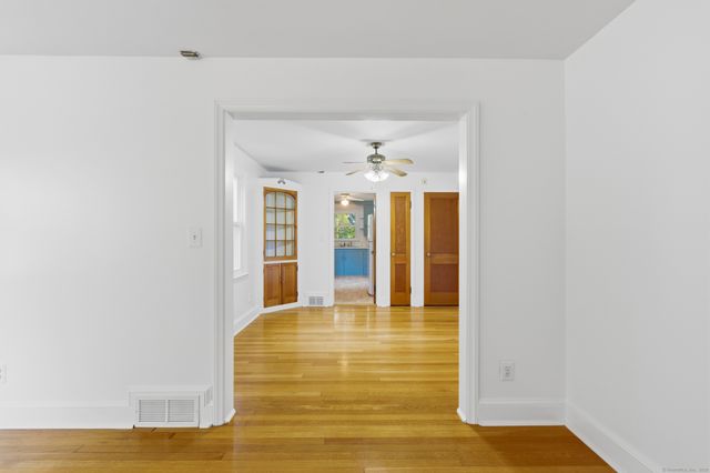 21 Stonington Road, Norwich, CT 06360