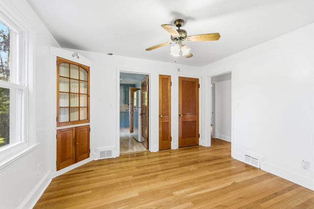 21 Stonington Road, Norwich, CT 06360