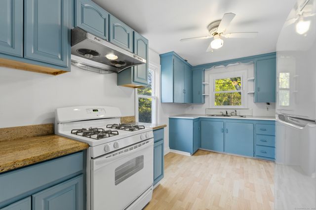 21 Stonington Road, Norwich, CT 06360