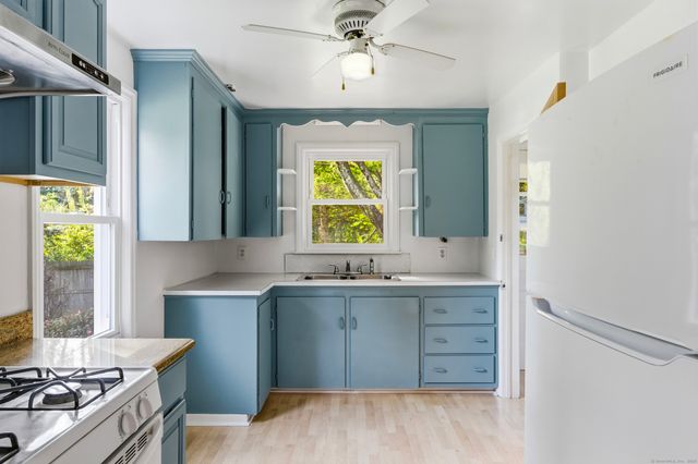 21 Stonington Road, Norwich, CT 06360