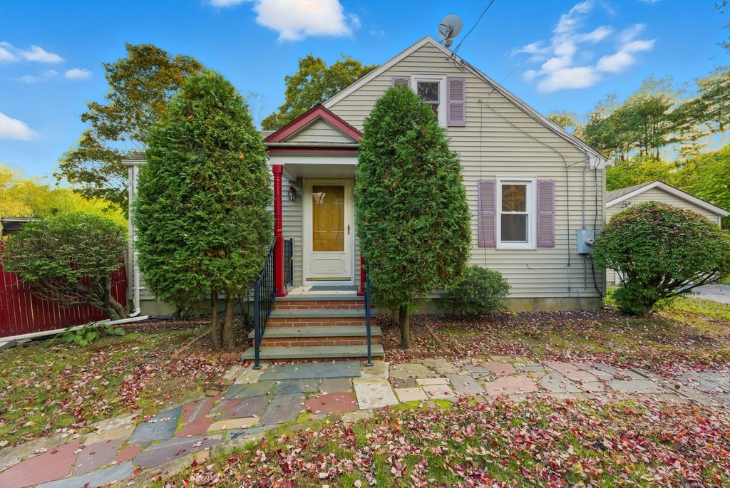 21 Stonington Road, Norwich, CT 06360