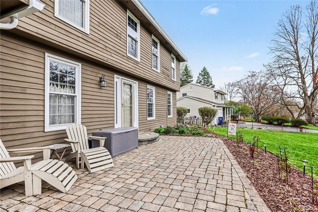 25 Chipping Ridge, Perinton, NY 14450