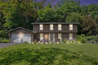 25 Chipping Ridge, Perinton, NY 14450