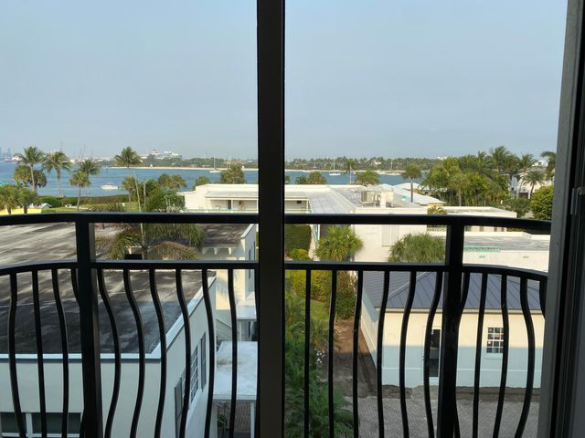 314 Inlet Way 303, Palm Beach Shores, FL 33404