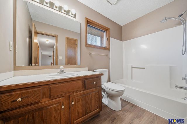 3709 Briarwood Avenue, Lincoln, NE 68516