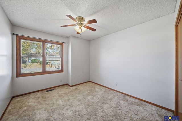 3709 Briarwood Avenue, Lincoln, NE 68516