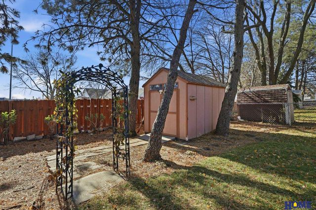 3709 Briarwood Avenue, Lincoln, NE 68516