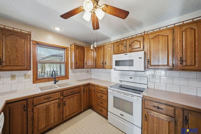 3709 Briarwood Avenue, Lincoln, NE 68516