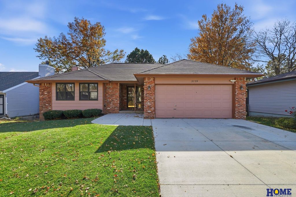 3709 Briarwood Avenue, Lincoln, NE 68516
