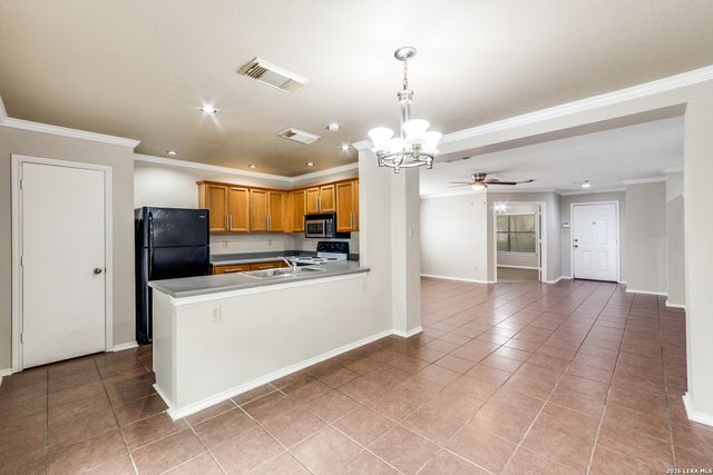 10607 Cavelier, San Antonio, TX 78254