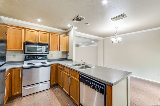 10607 Cavelier, San Antonio, TX 78254