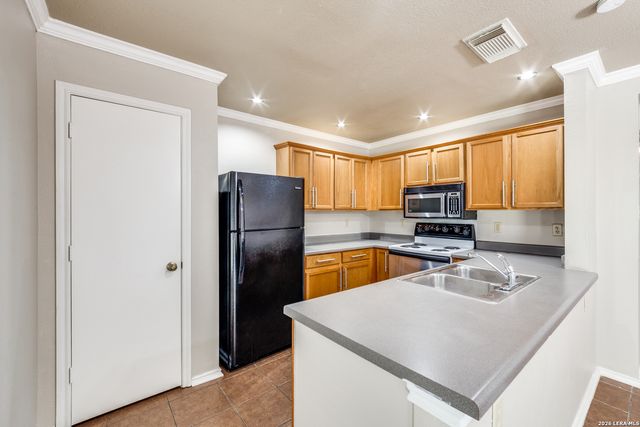 10607 Cavelier, San Antonio, TX 78254