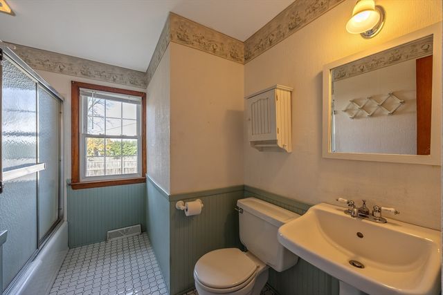 3 Miller Ave, South Hadley, MA 01075