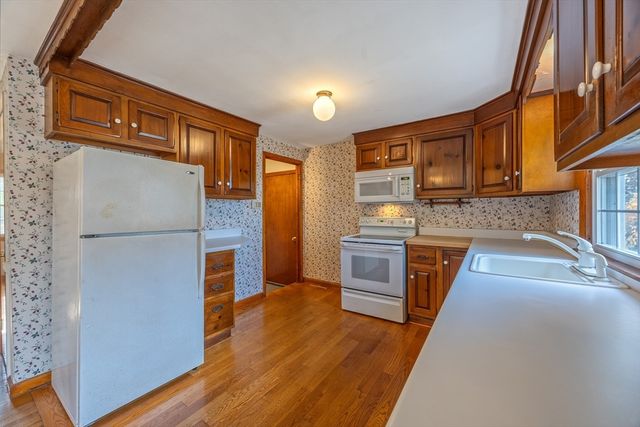 3 Miller Ave, South Hadley, MA 01075