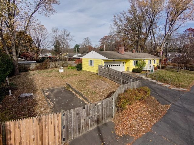 3 Miller Ave, South Hadley, MA 01075