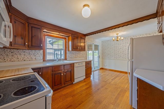 3 Miller Ave, South Hadley, MA 01075