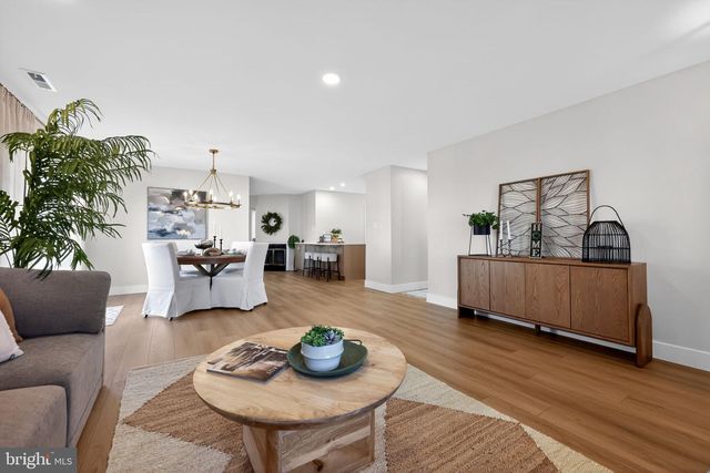 8 RAVEN CT, Mount Laurel, NJ 08054