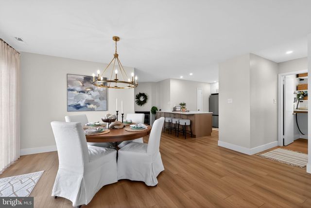 8 RAVEN CT, Mount Laurel, NJ 08054