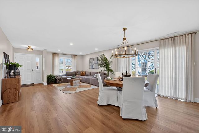 8 RAVEN CT, Mount Laurel, NJ 08054