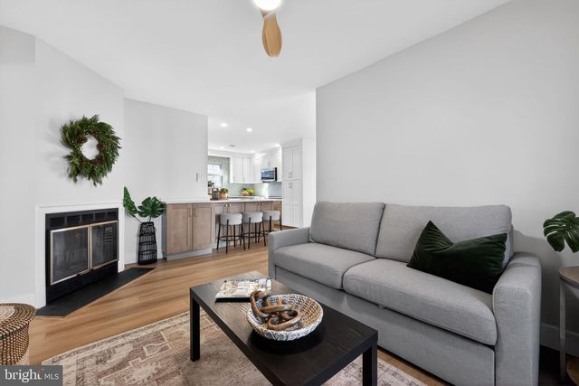 8 RAVEN CT, Mount Laurel, NJ 08054