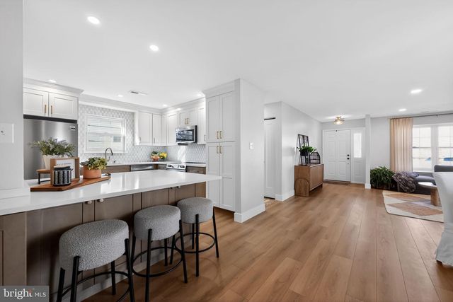 8 RAVEN CT, Mount Laurel, NJ 08054