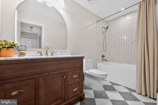 8 RAVEN CT, Mount Laurel, NJ 08054