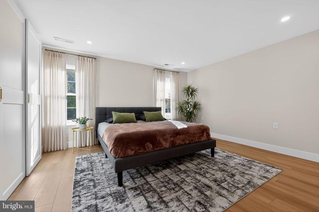 8 RAVEN CT, Mount Laurel, NJ 08054