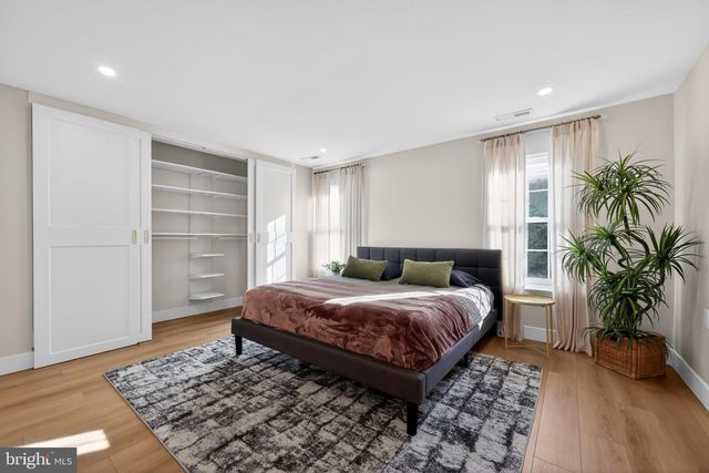 8 RAVEN CT, Mount Laurel, NJ 08054