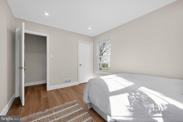 8 RAVEN CT, Mount Laurel, NJ 08054