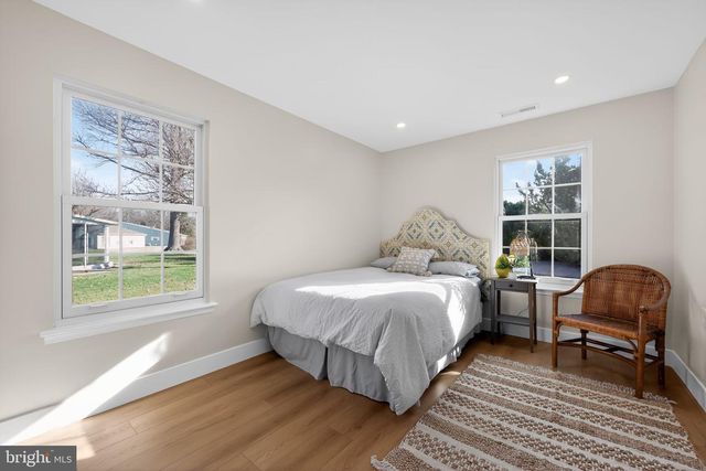 8 RAVEN CT, Mount Laurel, NJ 08054