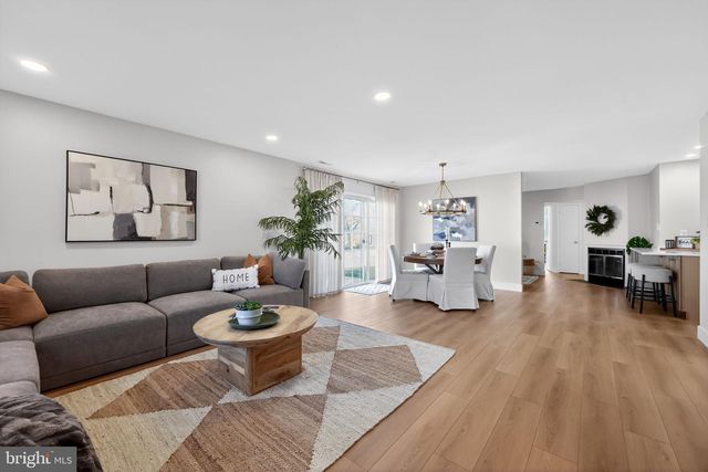 8 RAVEN CT, Mount Laurel, NJ 08054