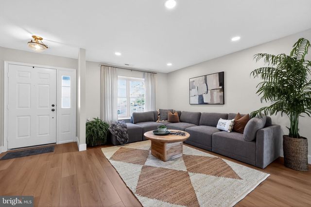 8 RAVEN CT, Mount Laurel, NJ 08054