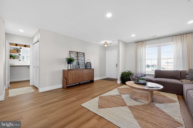 8 RAVEN CT, Mount Laurel, NJ 08054