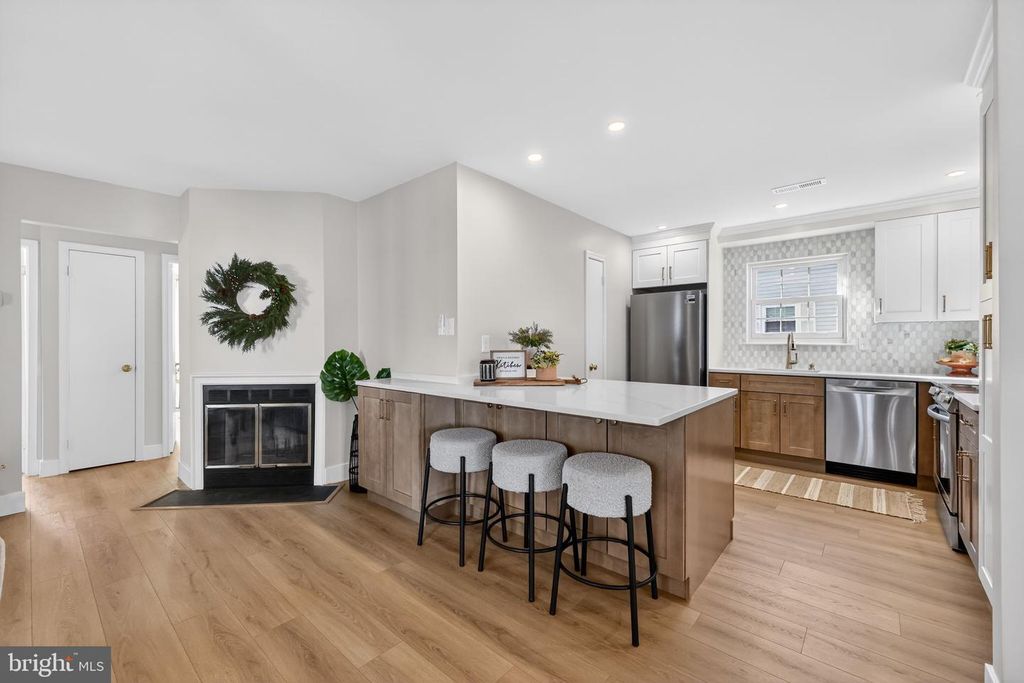 8 RAVEN CT, Mount Laurel, NJ 08054