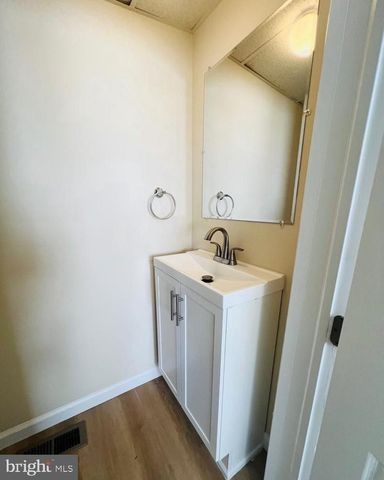 617 3RD ST, Beverly, NJ 08010