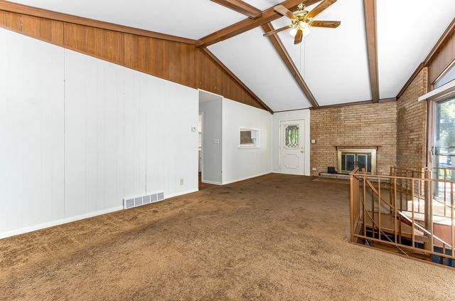 407 Holiday Drive, Lake Holiday, IL 60552