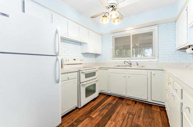 407 Holiday Drive, Lake Holiday, IL 60552