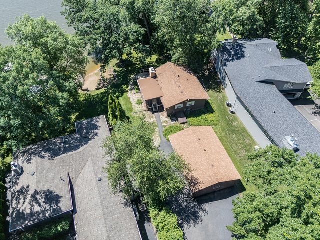 407 Holiday Drive, Lake Holiday, IL 60552
