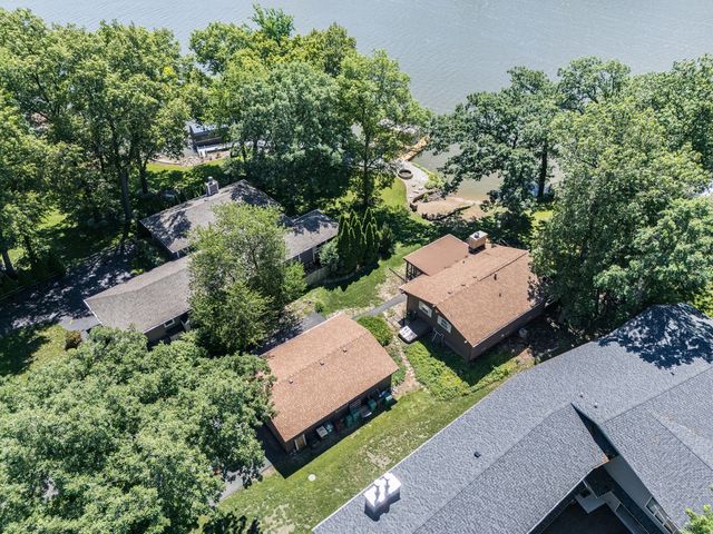 407 Holiday Drive, Lake Holiday, IL 60552