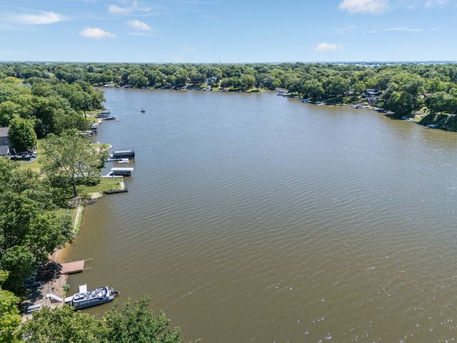 407 Holiday Drive, Lake Holiday, IL 60552