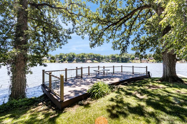 407 Holiday Drive, Lake Holiday, IL 60552