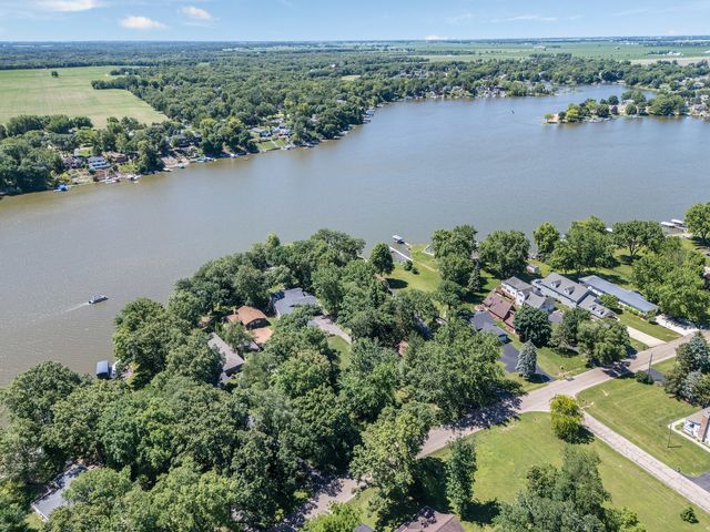 407 Holiday Drive, Lake Holiday, IL 60552