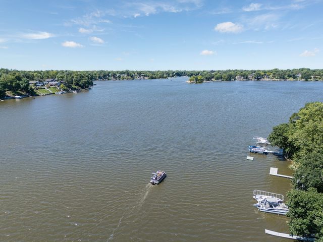 407 Holiday Drive, Lake Holiday, IL 60552