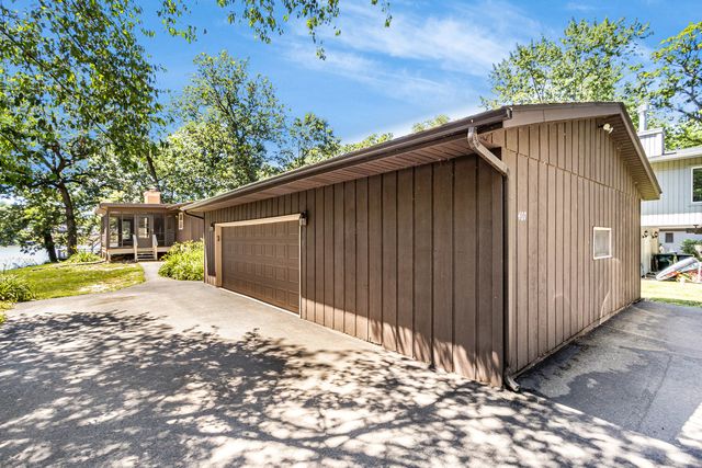 407 Holiday Drive, Lake Holiday, IL 60552