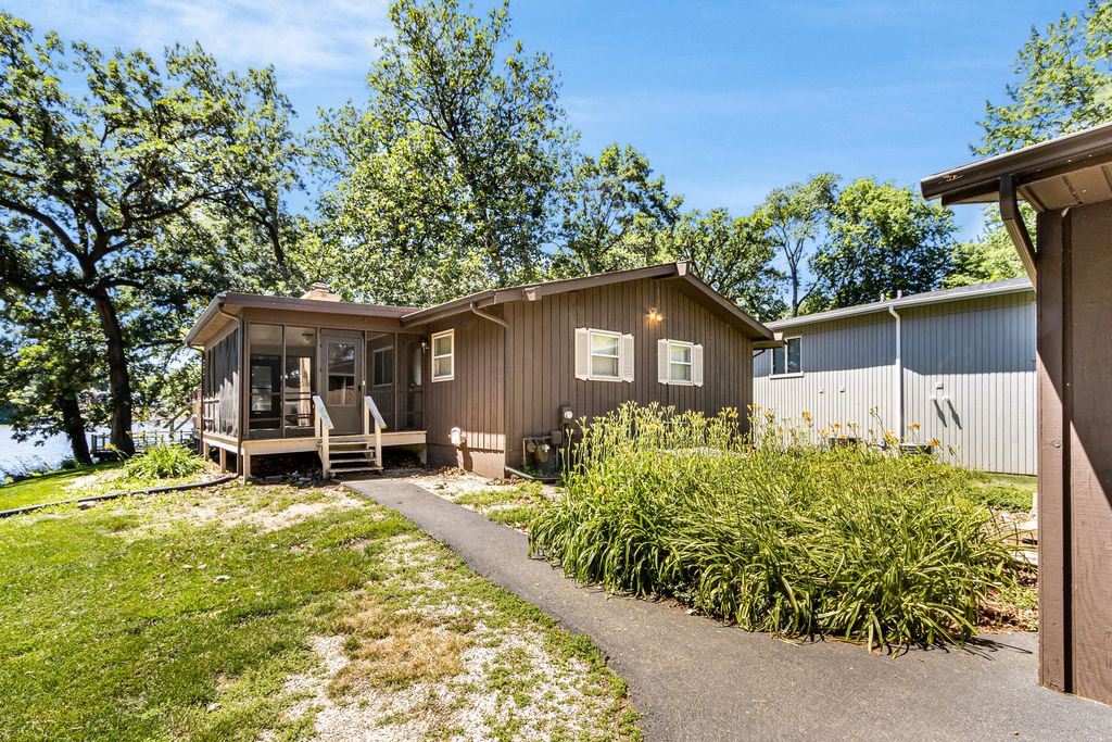 407 Holiday Drive, Lake Holiday, IL 60552