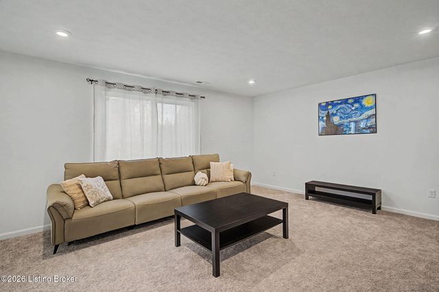 17809 Bridle Run Dr, Louisville, KY 40245